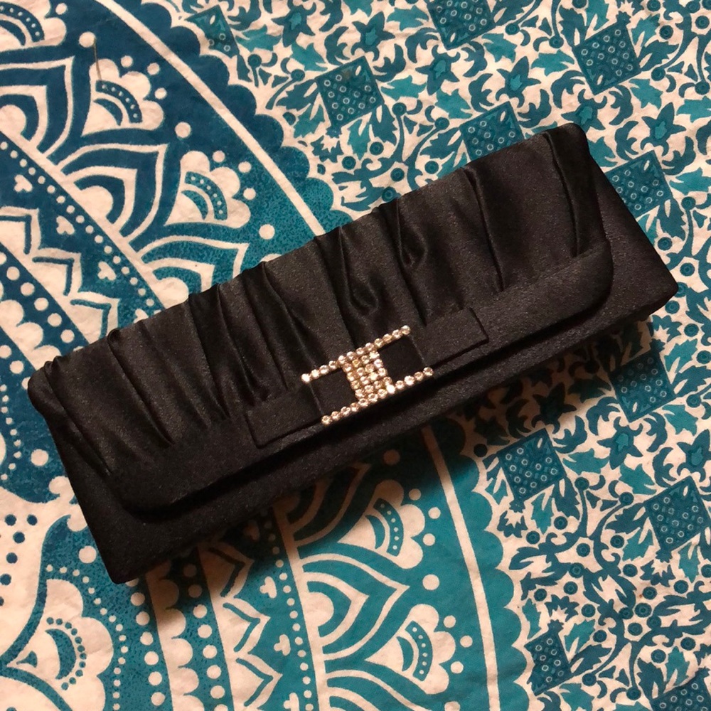 Black clutch